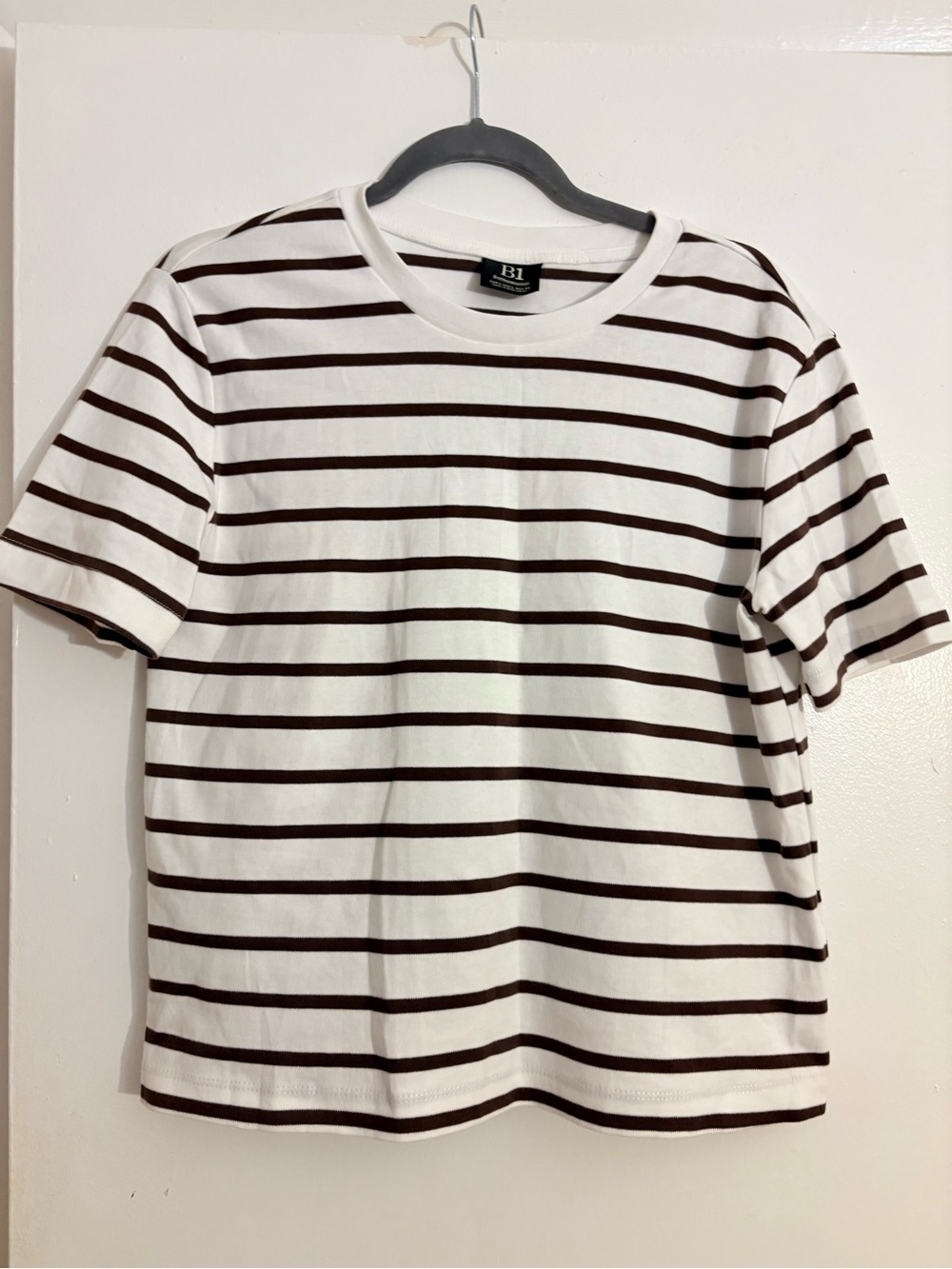 Stradivarius White and Brown Striped Short Sleeve Tee